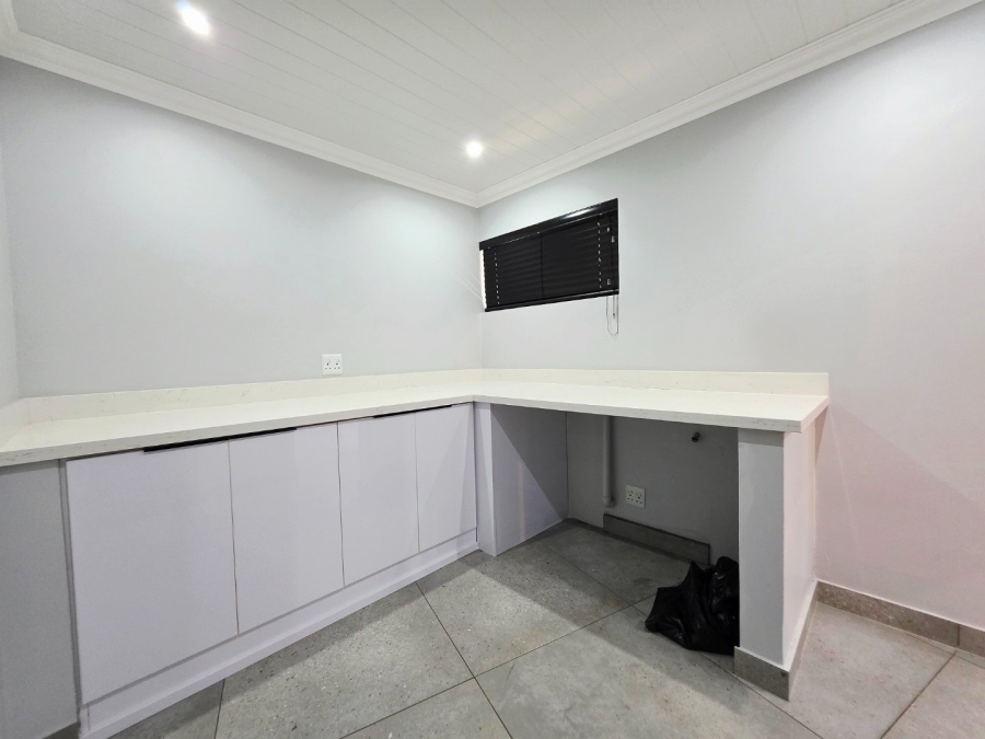 5 Bedroom Property for Sale in Langenhovenpark Free State